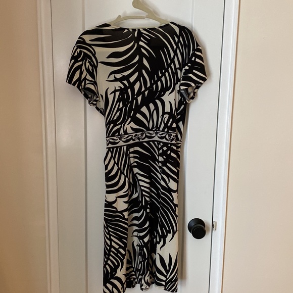 Donna Morgan wrap dress, black and cream palm pattern - size 8 - Picture 3 of 7